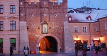 Z cyklu: Maj – miesiąc Maryi (cz. IV) Autor: Paweł Pomianek ▼ W miastach o długiej tradycji oraz niemal we wszystkich polskich wioskach możemy znaleźć znaki miłości i przywiązania naszych...
