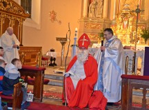 Roraty i spotkanie ze św. Mikołajem w mikstackiej parafii