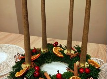 Adwentowy czas… Wieńce uczestników spotkań w Rochowej Szkole