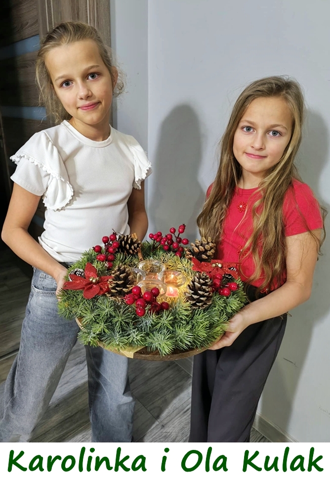 Karolina i Ola z wieńcem